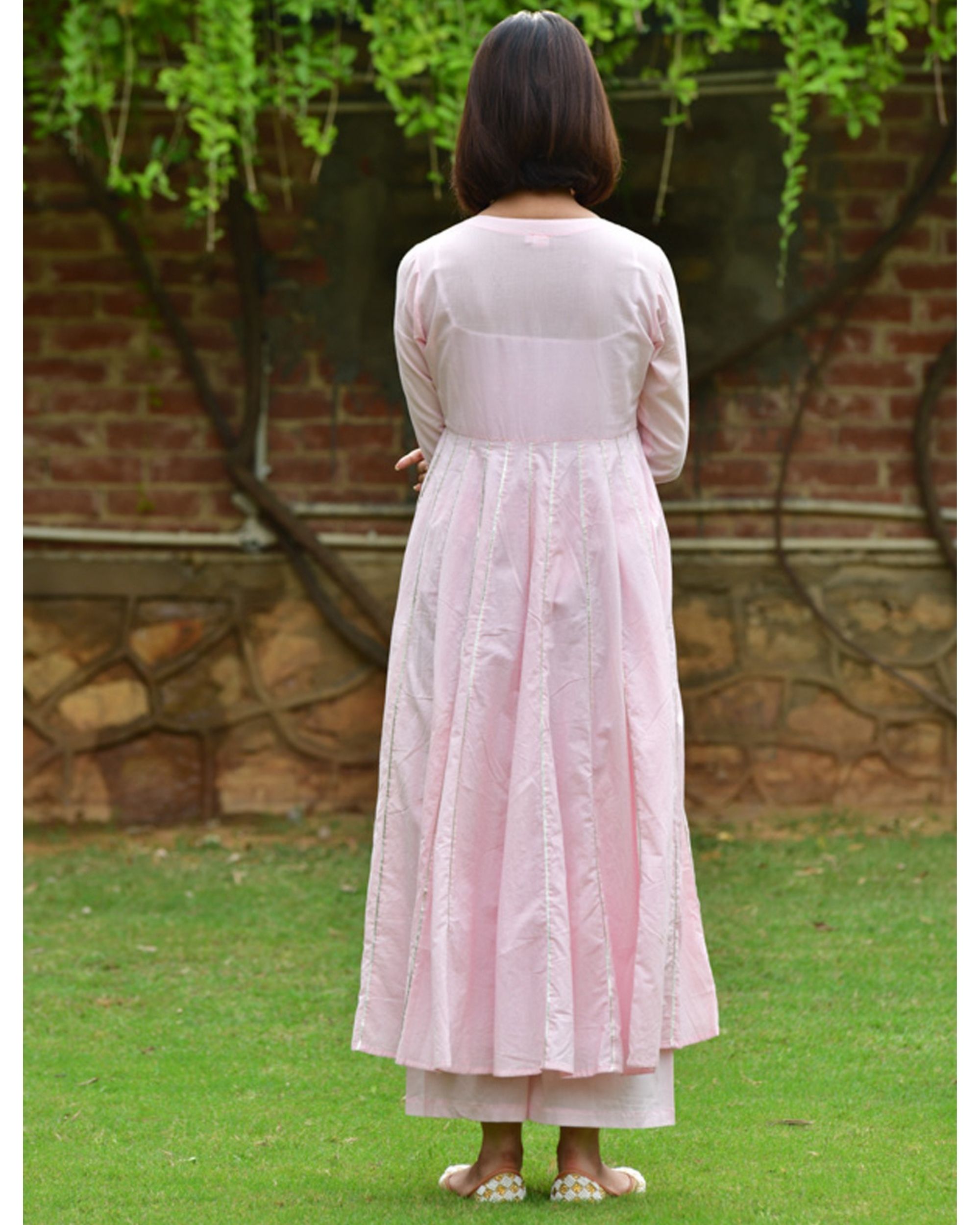 Gulabi gota embellished kurta and pants set of two by Pachouli The