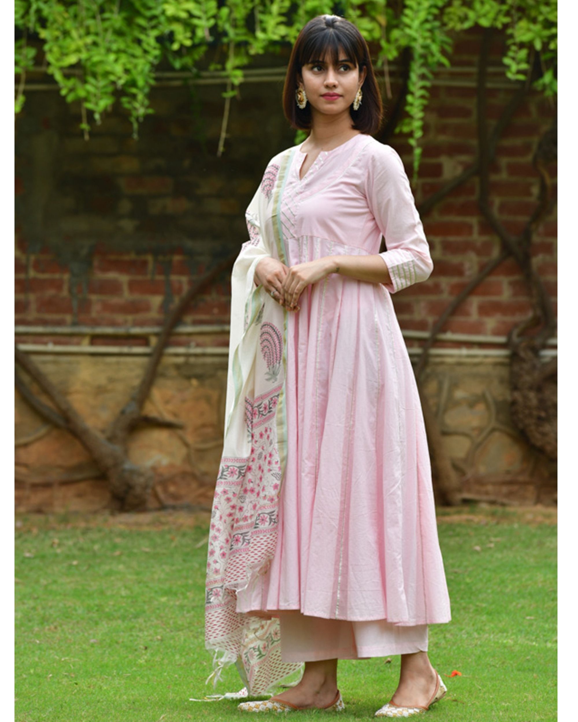 Gulabi gota embellished kurta and pants set of two by Pachouli The