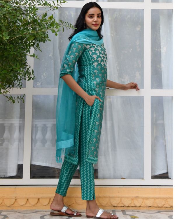 Turquoise buti kurta with zigzag pants and dupatta - set of three 2