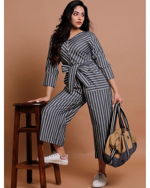 Grey striped jumpsuit with pockets 2