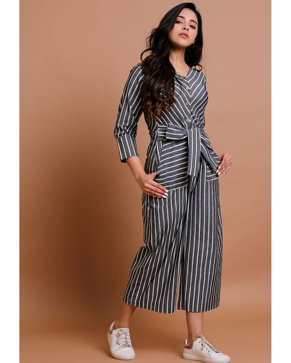 Grey striped jumpsuit with pockets 3