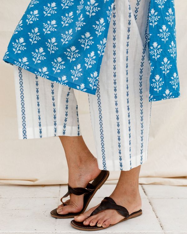 Blue floral block printed kurta and white fish pants - set of two 2
