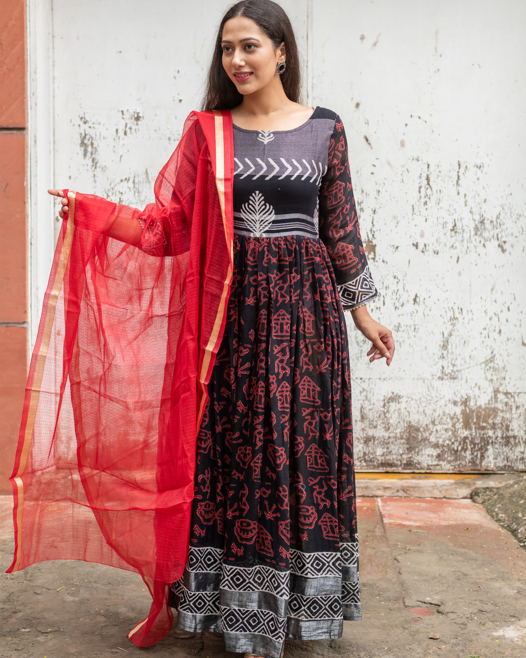 Black resham embroidered chanderi kurta with black palazzo & jamawar s –  The Indian Couture