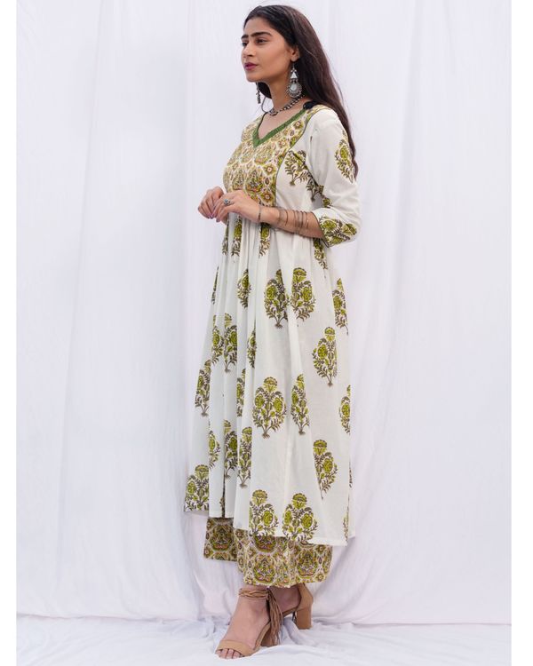 Green jhaalar kurta and jaal hand block printed palazzo with cotton chanderi kota dori duppatta - set of three 2