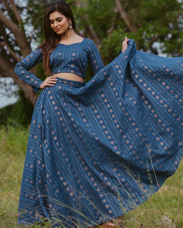 Blue lotus woven crop top with skirt - set of two 3