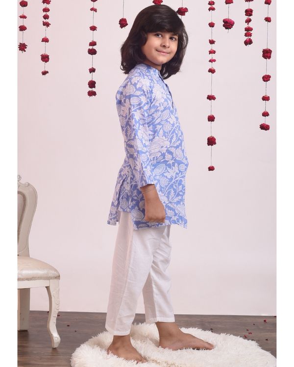 Blue floral printed kurta with pants - set of two 2