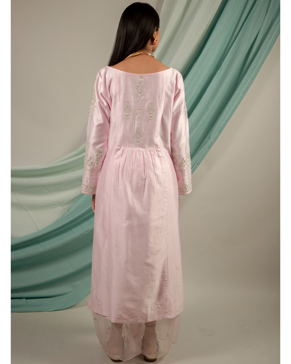 Light Pink Hand Embroidered Chanderi Silk Kurta With Pants Set Of Two By Label Priya Chaudhary