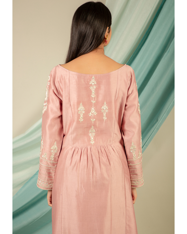 Dusty pink embroidered chanderi silk kurta set - set of three 1