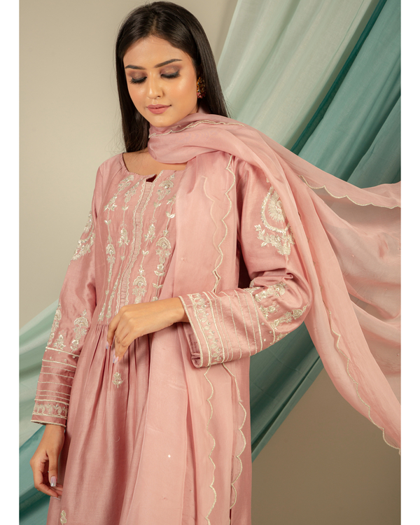 Dusty pink embroidered chanderi silk kurta set - set of three 3