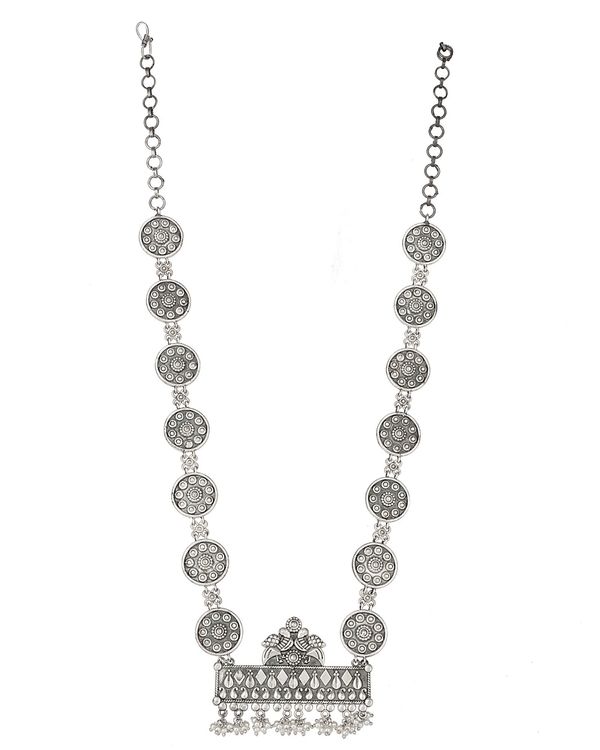 Antique motif engraved neckpiece 1