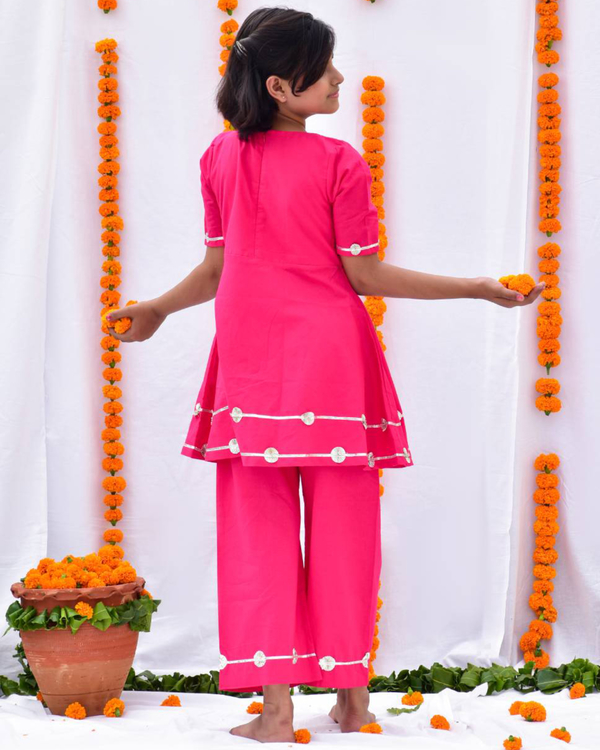 Bright pink kurta set - set of two 4