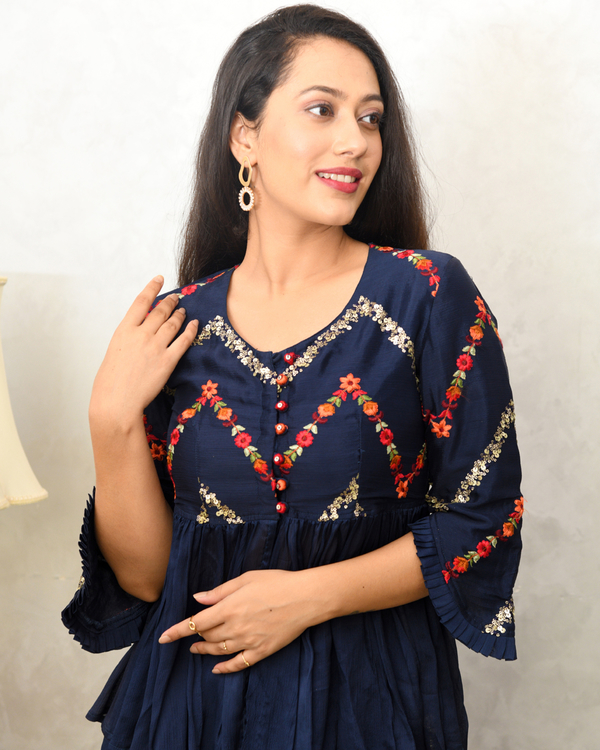 Navy blue embroidered co-ord set - set of two 4