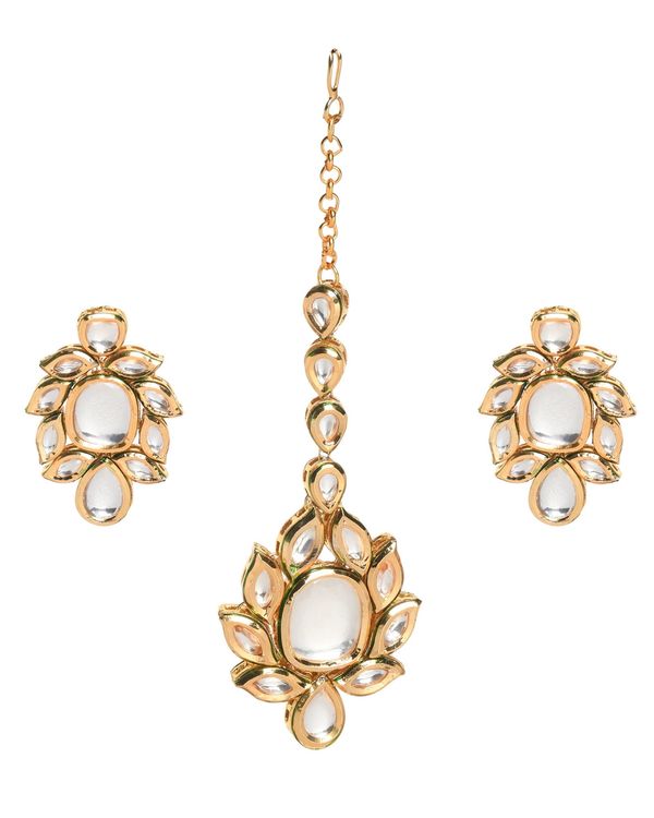 Kundan earrings with maang tika - set of two 1