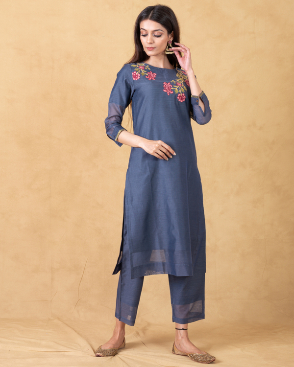 Blue embroidered kurta set - set of two 2