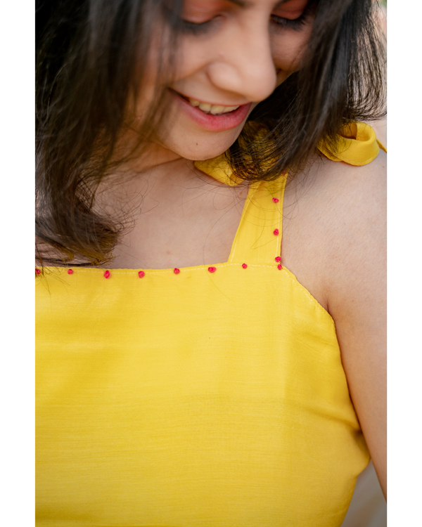 Yellow strappy top 3