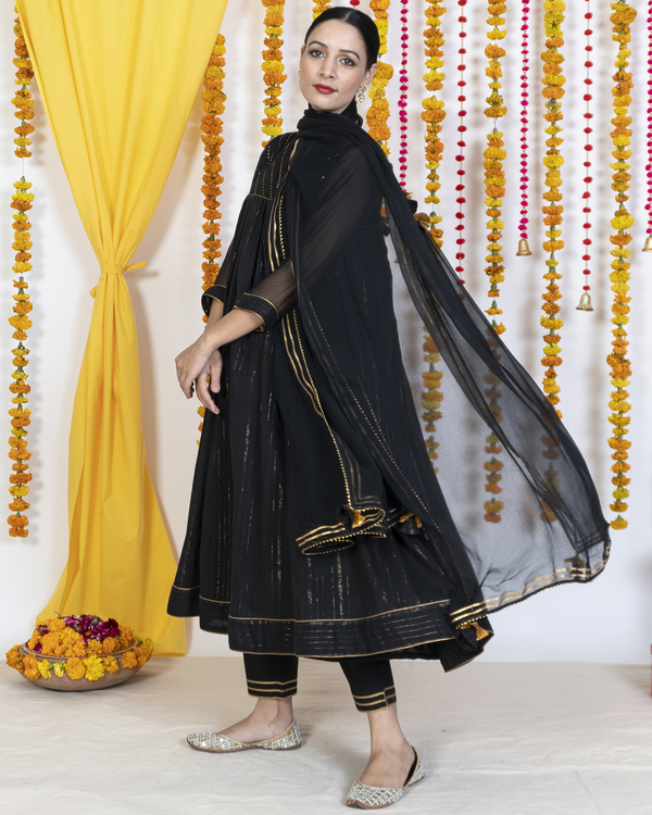 Black embroidered anarkali kurta set - set of three by Akiso | The ...