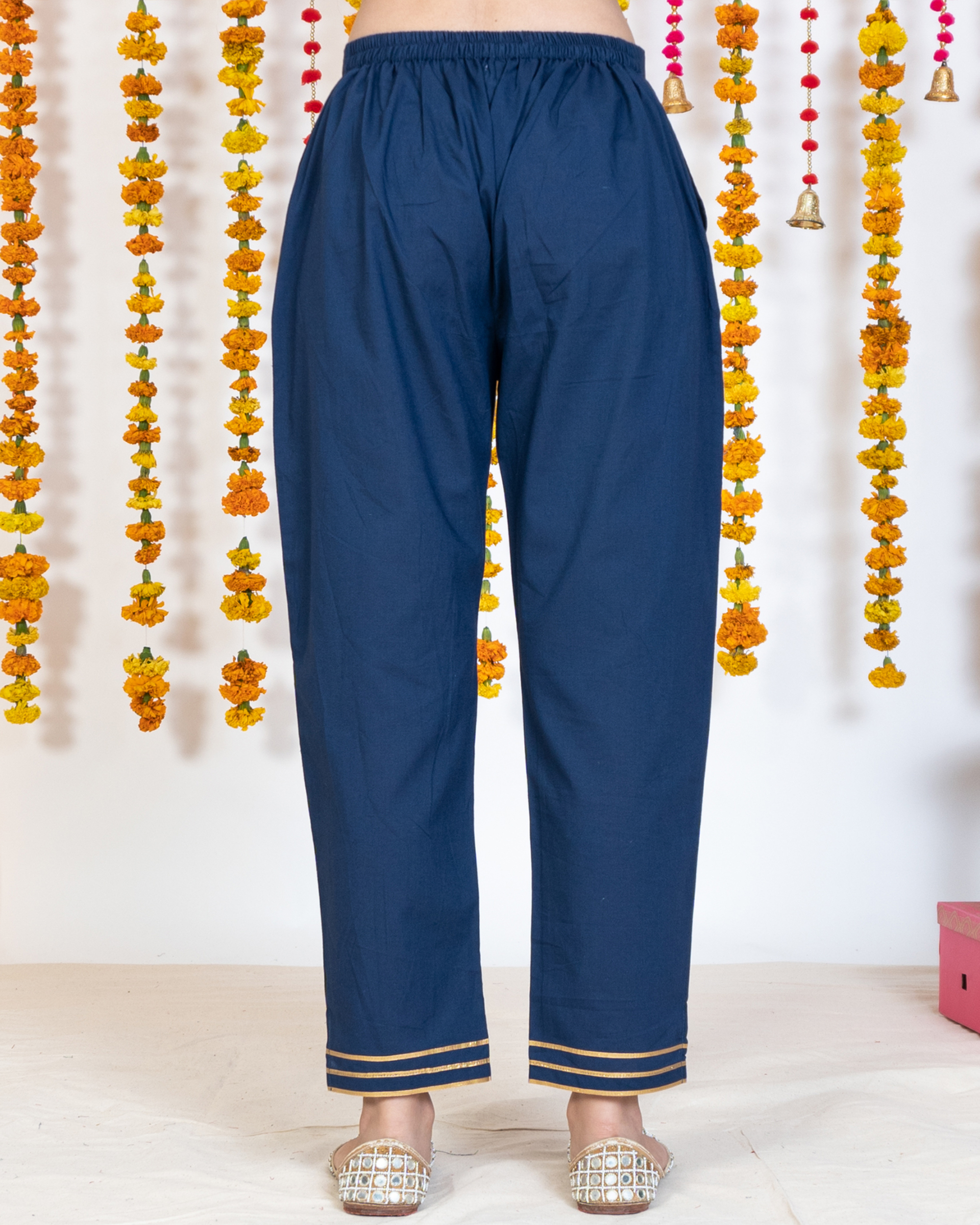 EMBROIDERY CIGARETTE PANTS