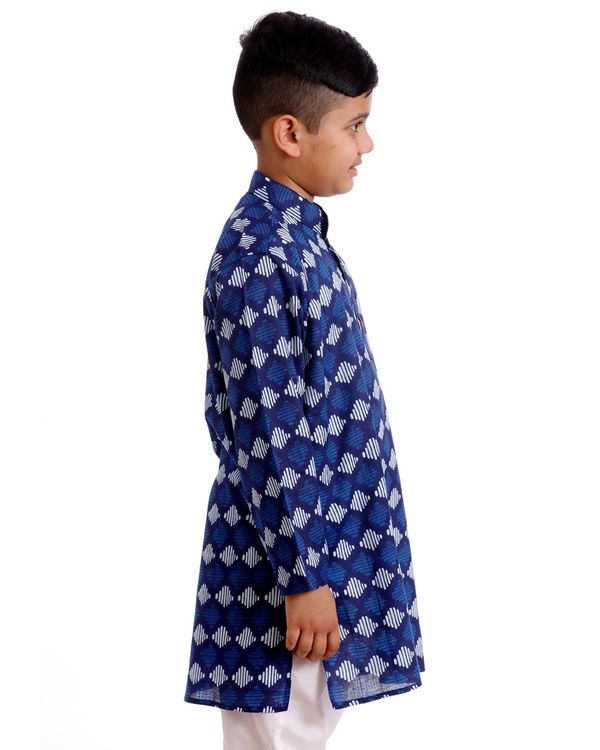 Blue and white printed kurta with pyjama - Set of Two 2