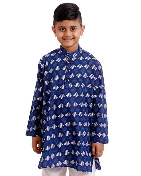 Blue and white printed kurta with pyjama - Set of Two 3