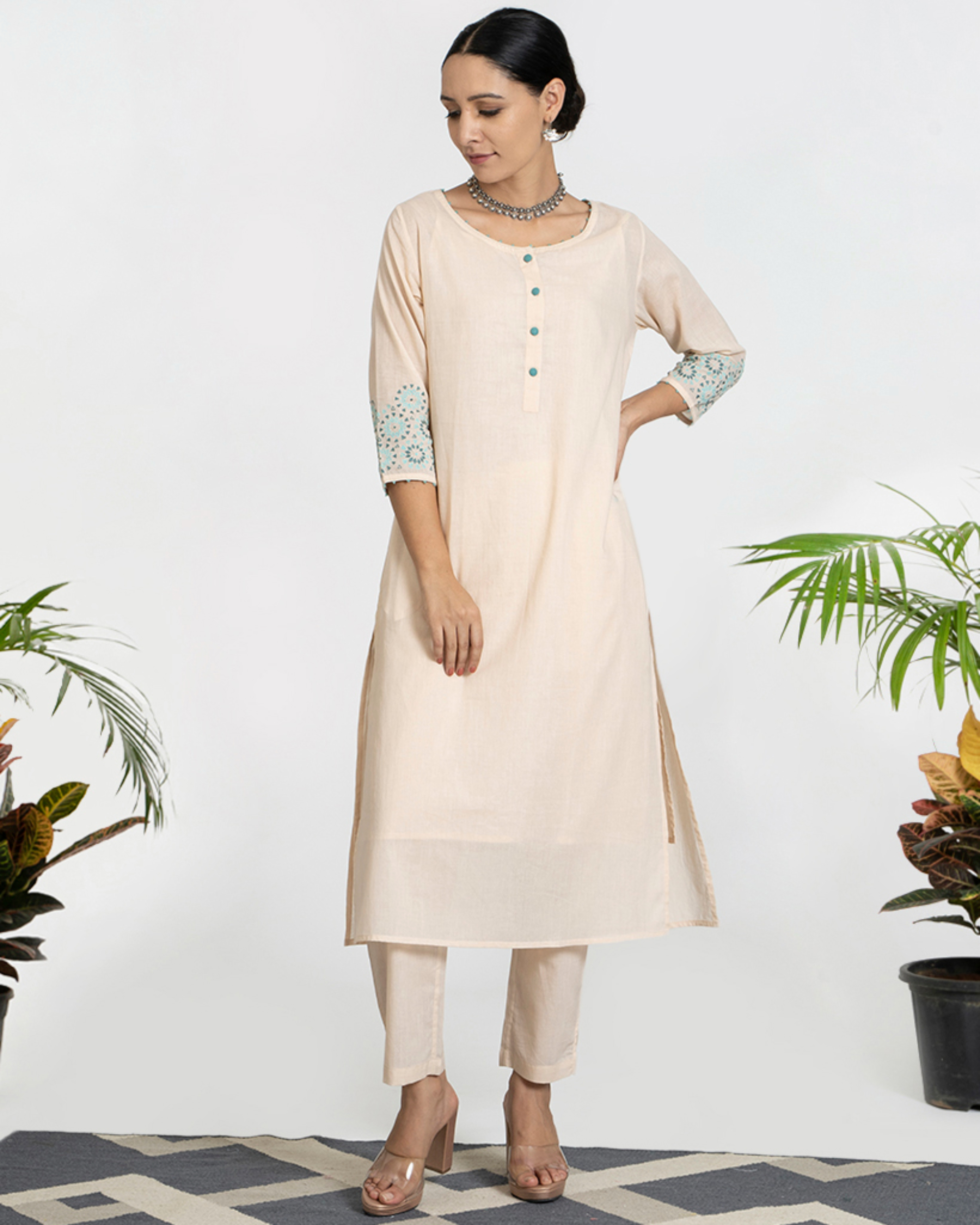 Geometric work on cream kurta set with dupatta set of four by Akiso