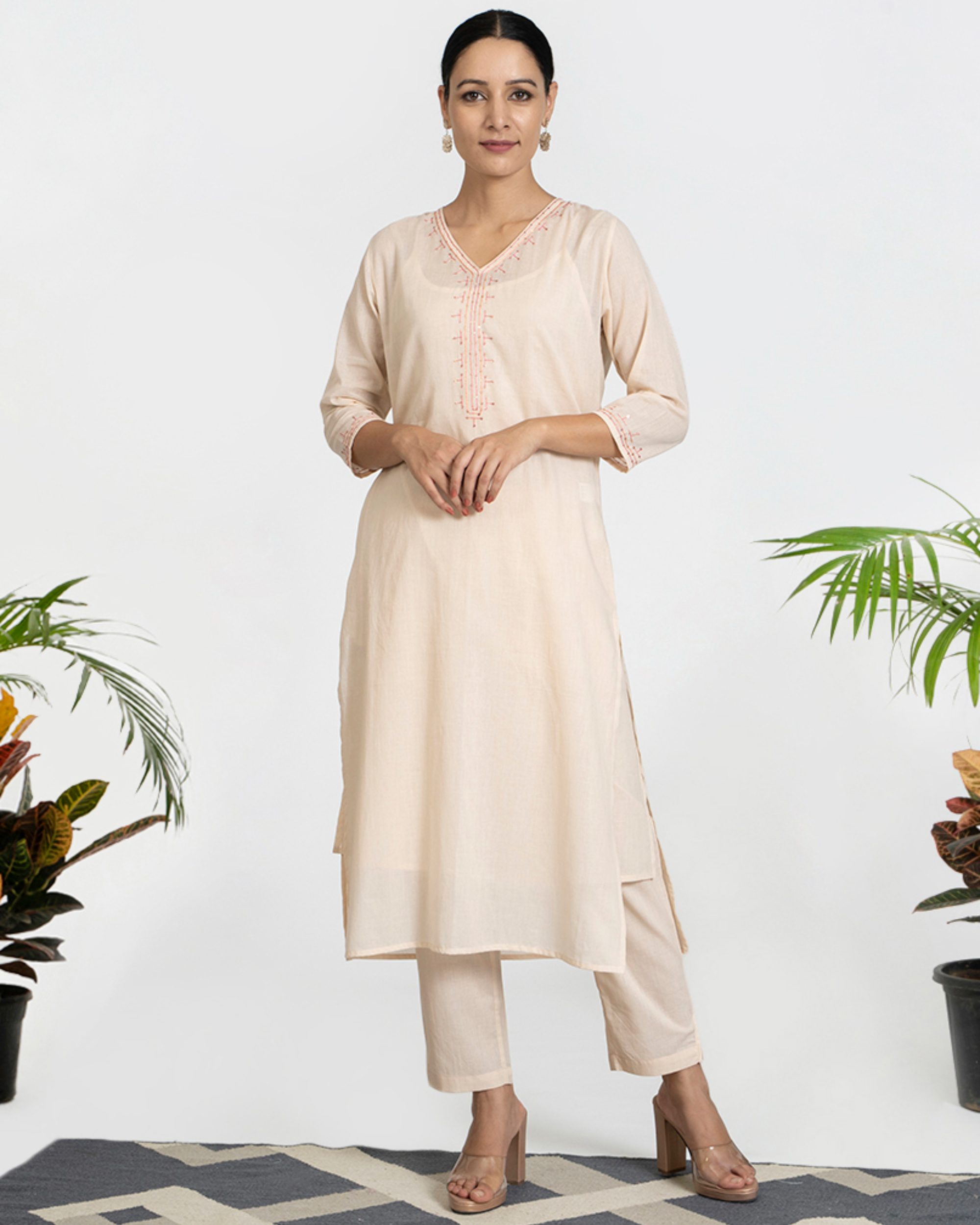 Contrast embroidery on cream kurta set with dupatta set of four by