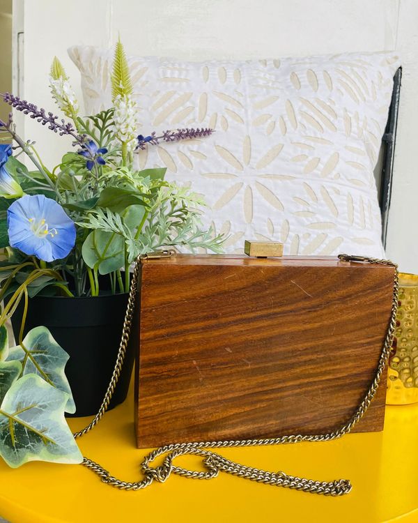 Golden embroidered wooden clutch with chain strap 2