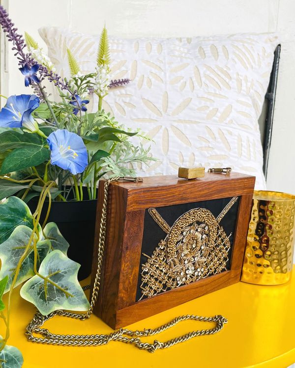 Golden embroidered wooden clutch with chain strap 3
