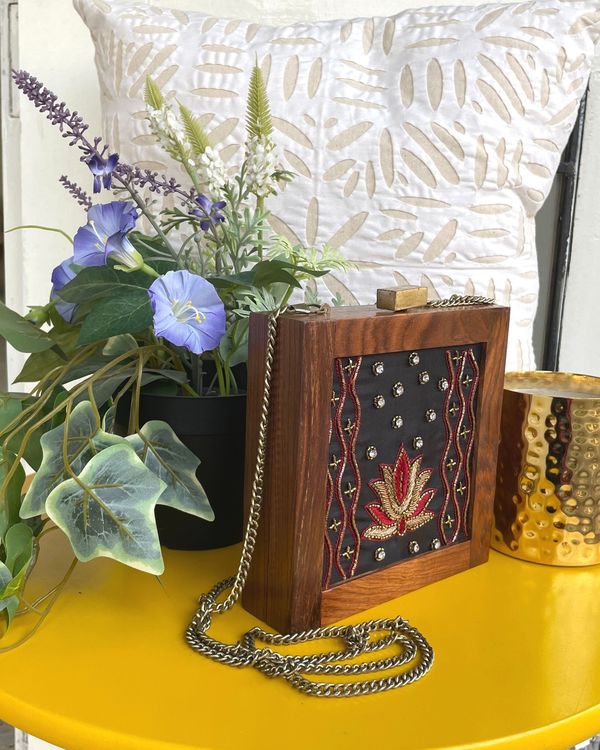 Golden and red embroidered wooden clutch with chain strap 3
