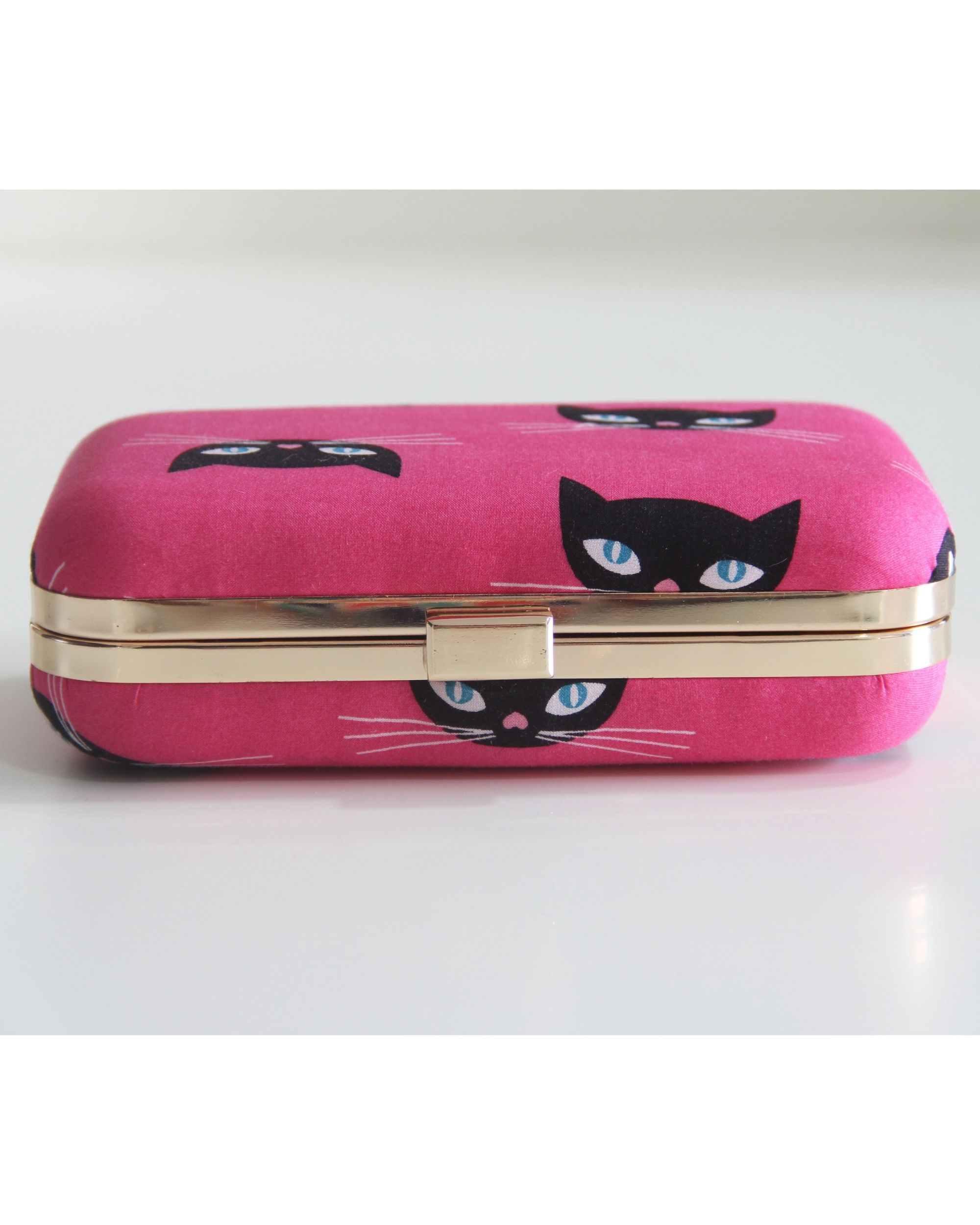 Cat purse hi-res stock photography and images - Alamy