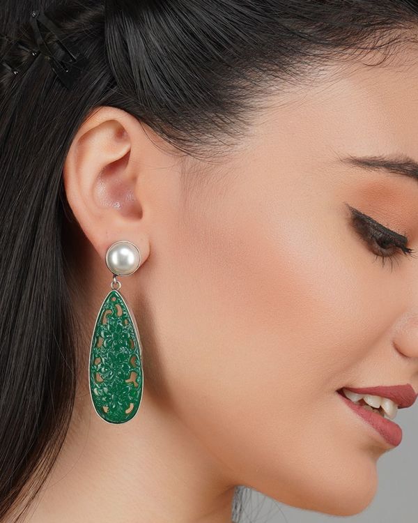 Green drop tale earrings 1