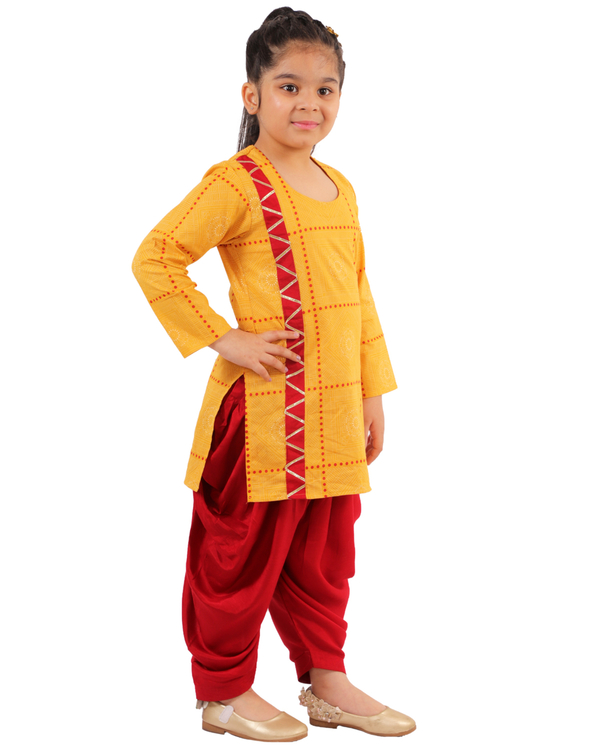 Yellow and red kurta set - set of two 1