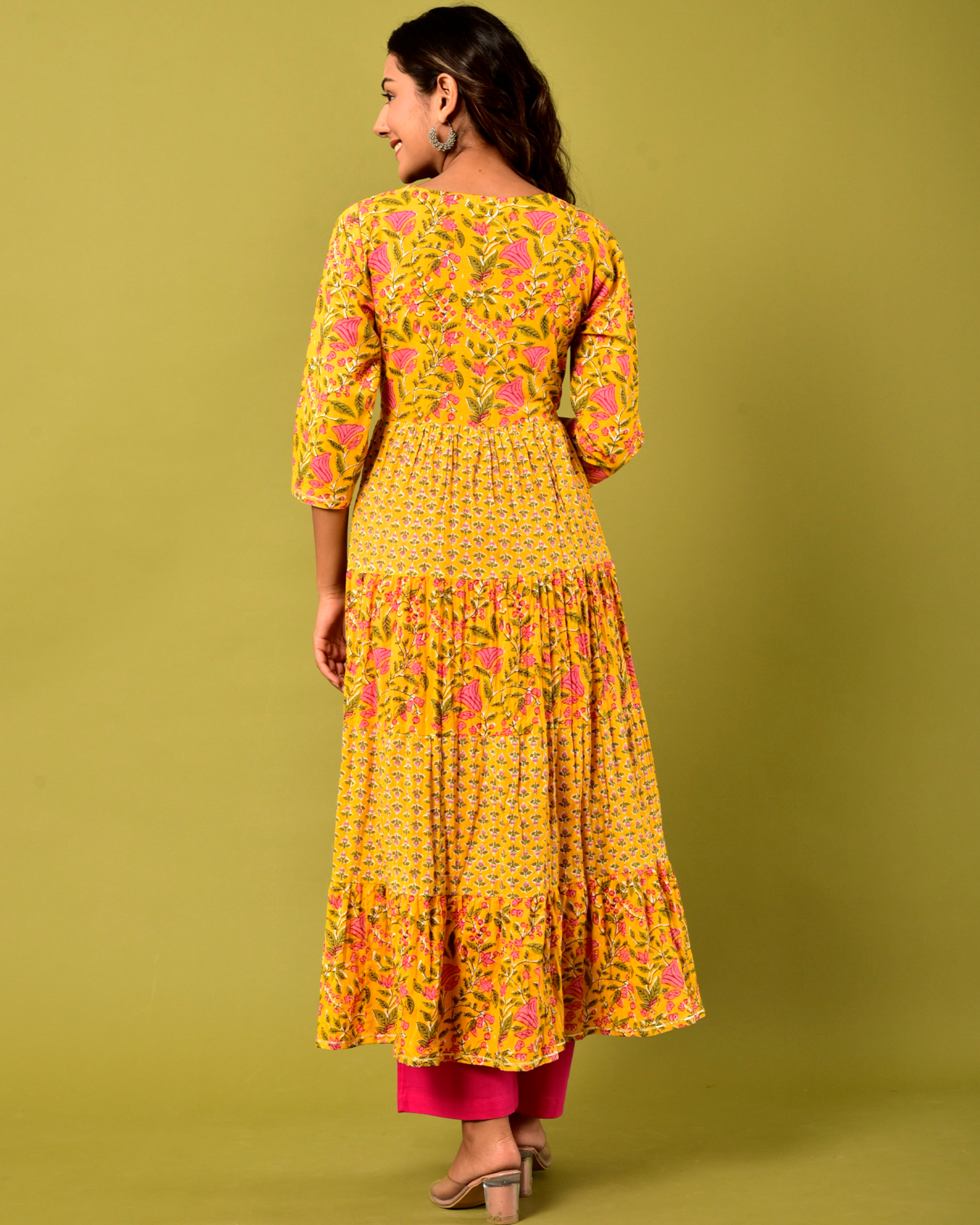 【Loulouseoul】25ss Jaden Flower Dress Scarf Set Yellow and pink printed tiered dress scarf - set of two by