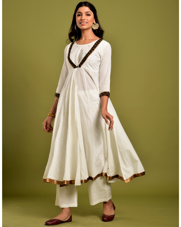 Off-white angrakha kurta with pants - set of two 1