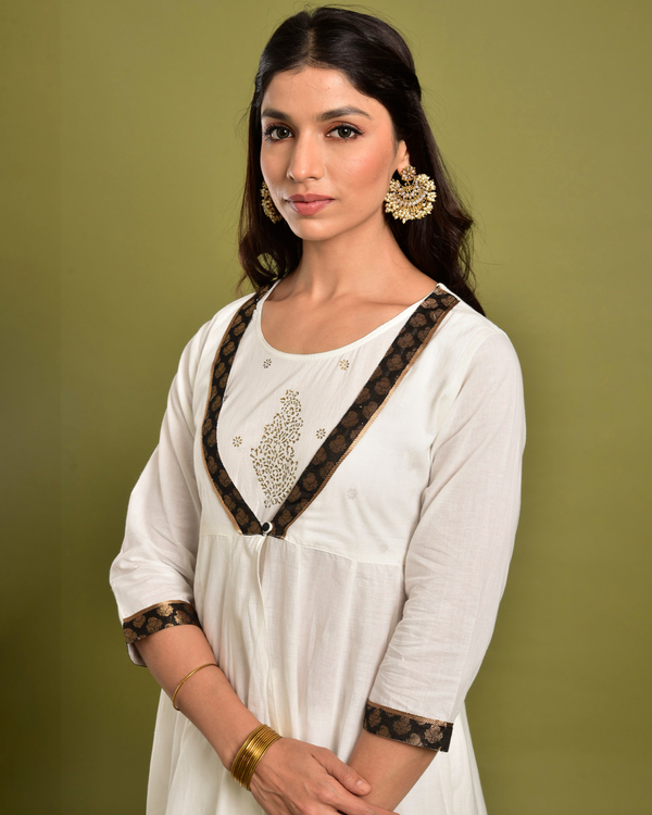 Off-white angrakha kurta with pants - set of two 2