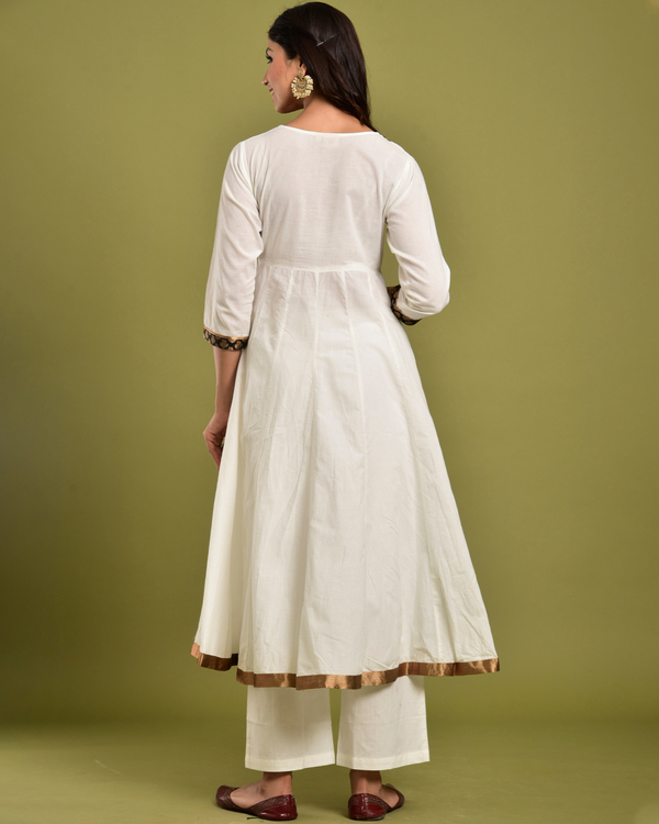 Off-white angrakha kurta with pants - set of two 3