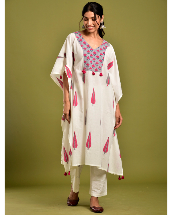 Off-white and pink block printed kaftan 2
