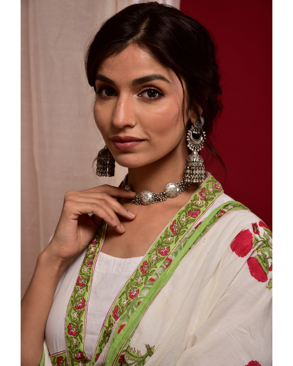 White kurta with hand block printed dupatta - set of two 1