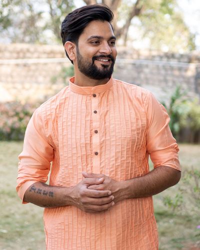682 Likes, 10 Comments - Parmish Verma (@parmish.verma.fan.page.2) on  Instagram: “Hanji Kiwe Laggi Background ?? … | Gents kurta design, Punjabi  models, Photo poses