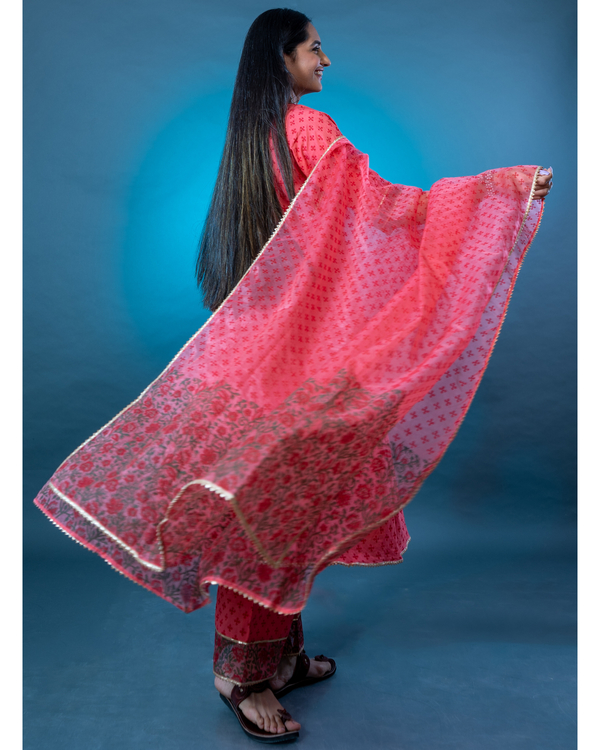 Old rose pink block printed kurta set with organza dupatta  set of three 2