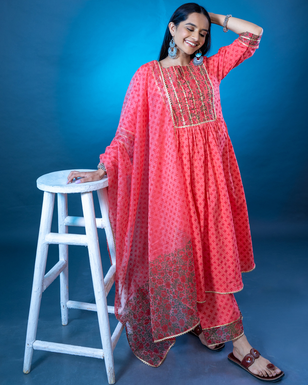 Old rose pink block printed kurta set with organza dupatta  set of three 5
