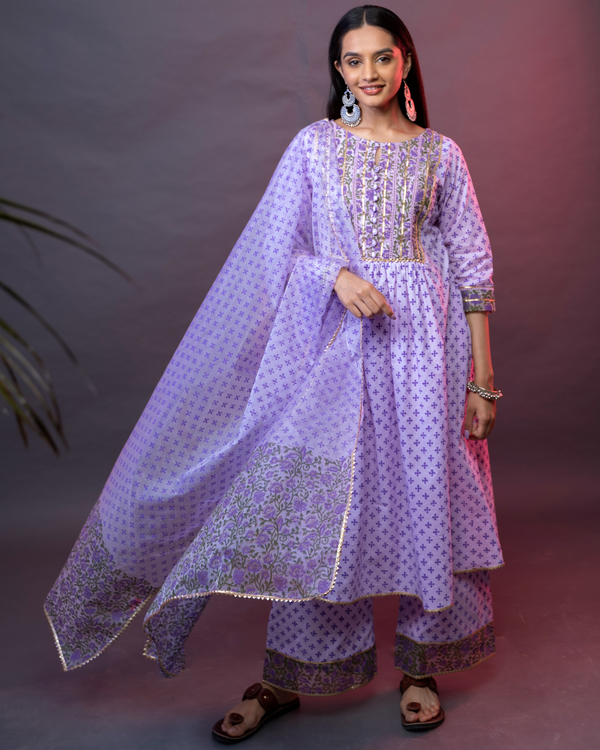 Purple block printed kurta set with organza dupatta  set of three 5