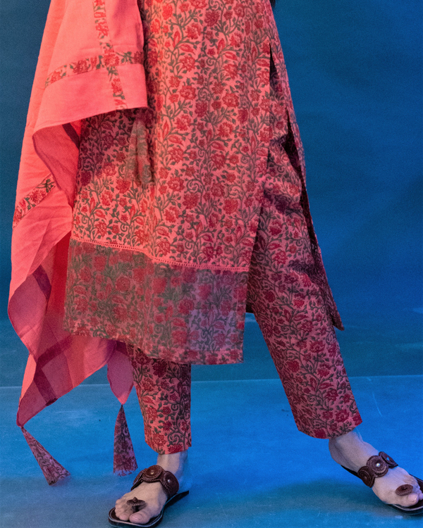 Mulberry block printed kurta set with stole set of three 1