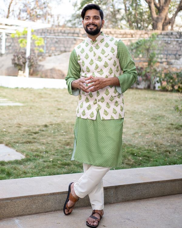 Beige and green boota printed jacket with green dots print kurta - set of two 2