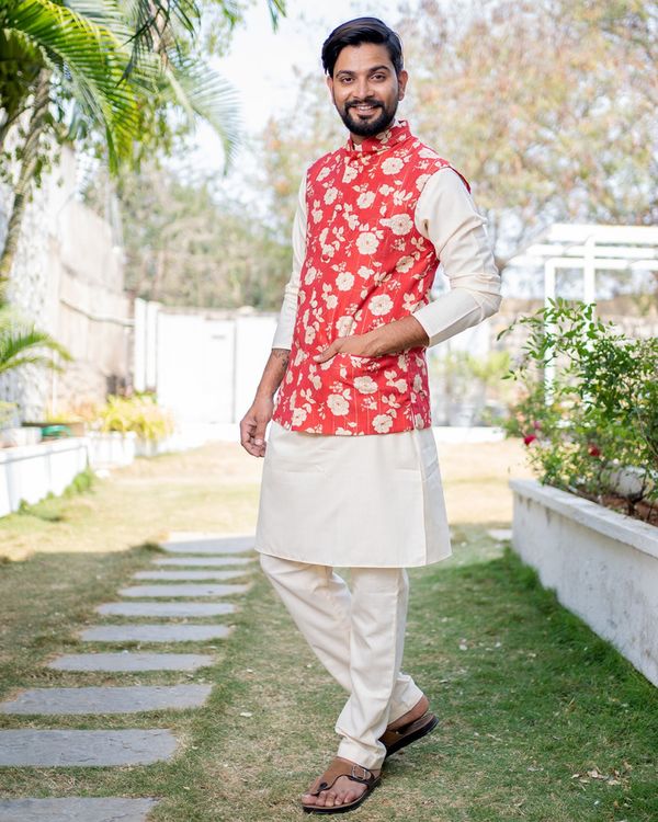 Red and white floral printed chanderi jacket with off-white kurta and pyjama - set of three 2