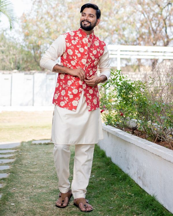 Red and white floral printed chanderi jacket with off-white kurta and pyjama - set of three 3