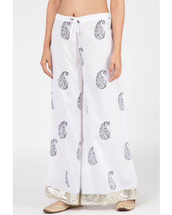 White and black hand-block boota printed suit set - set of three 1