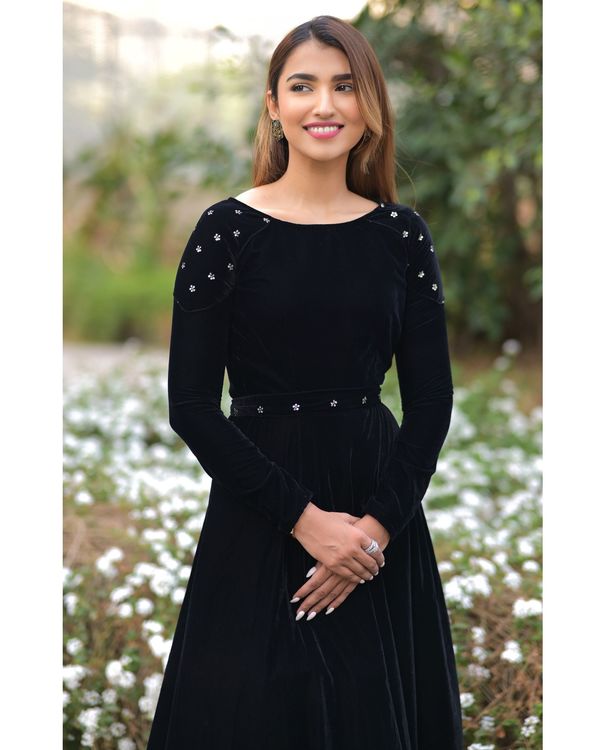 Black velvet embroidered shoulder dress 3