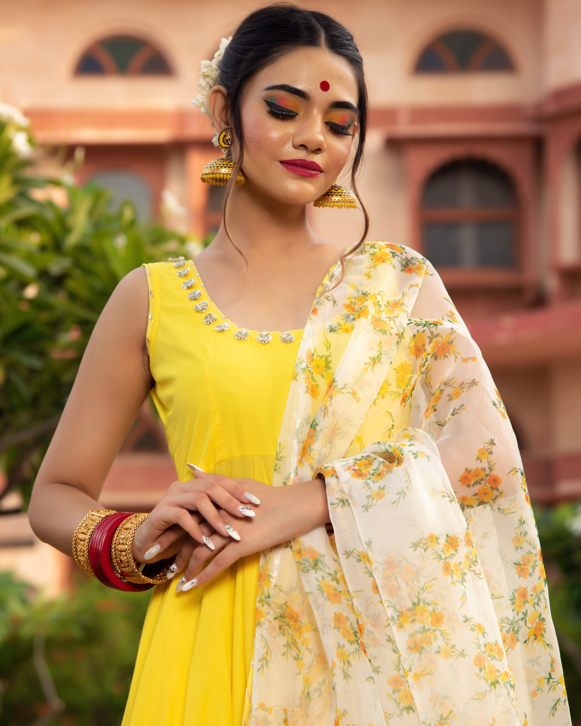 MahiraKhan wears a beautiful anarkali dress complementing her look with  some beautiful jhumkas. ✨?… | Stylish dresses, Indian designer outfits,  Mahira khan dresses