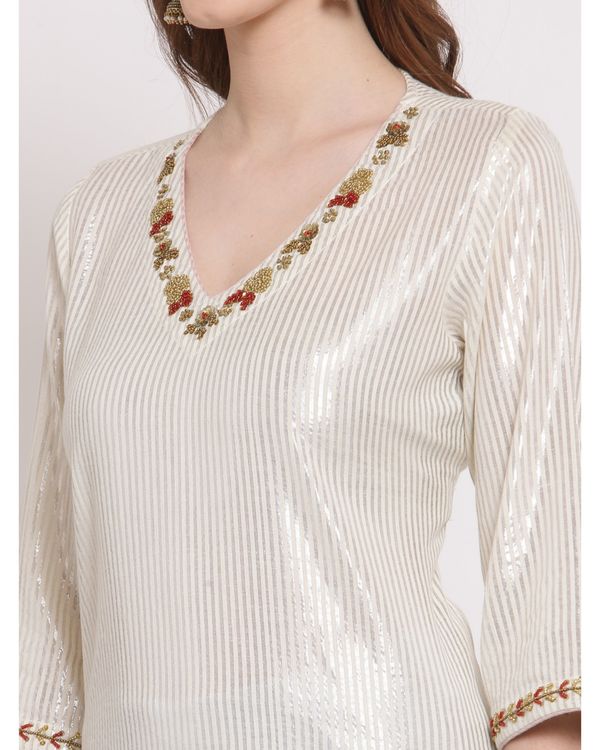 White striped embroidered kurta with pant - set of two 3