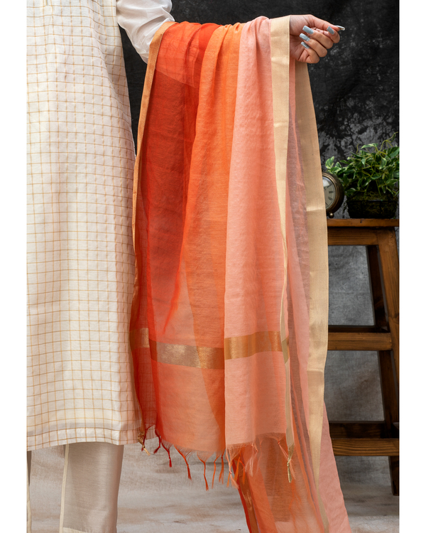 Orange dip-dyed chanderi dupatta 1